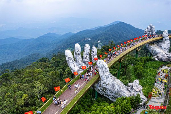 Cầu vàng - Một trong những biểu tượng của Đà nẵng
