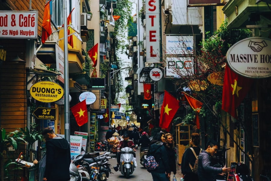 hanoi-old-quarter-solo-travel-vietnam-street-life