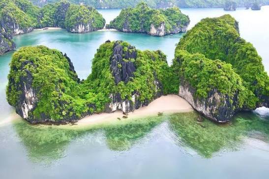 ba-trai-dao-beach-ha-long-bay-lpc-travel